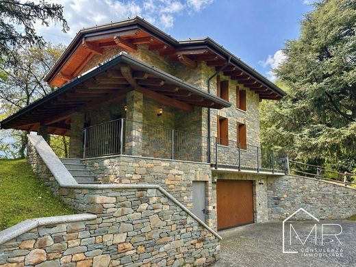 Luxury House for sale in Malegno, 650 000 €, Photo 1
