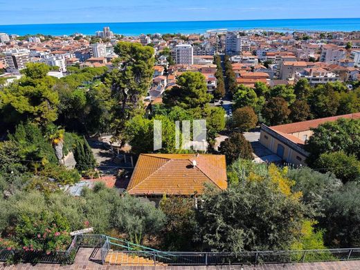 Luxury House for sale in Giulianova, 590 000 €, Photo 1