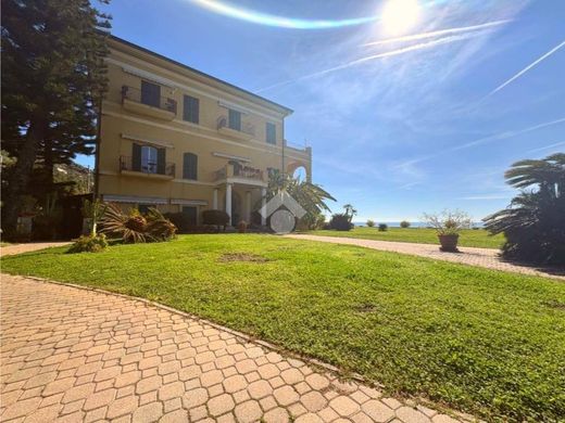 Appartement de luxe à vendre à Ventimiglia, 499 000 €, Photo 1