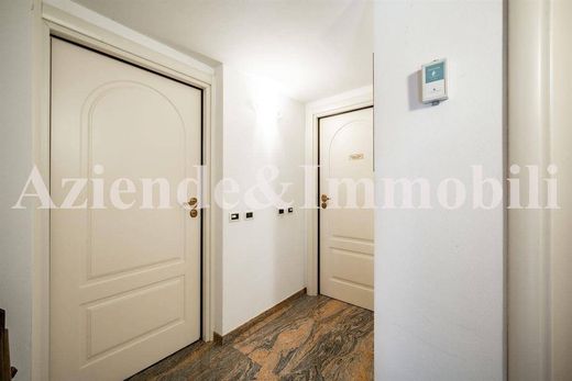 Luxury House for sale in Ballabio, 1 100 000 €, Photo 2