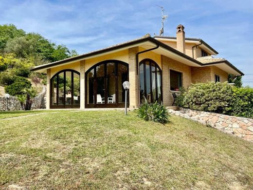 Luxury House for sale in Acquaviva Picena, 890 000 €, Photo 1