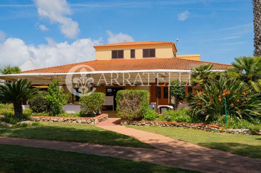 Luxury House for sale in Oristano, 0 €, Photo 1