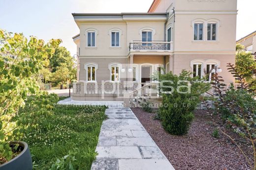Luxury House for sale in Treviso, 1 550 000 €, Photo 3