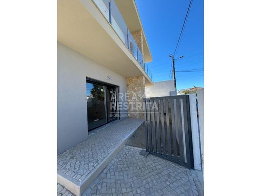 Luxury House for sale in Seixal, 475 000 €, Photo 1
