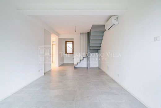 Luxury Apartment for sale in Menaggio, 590 000 €, Photo 6