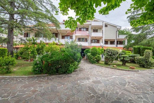 Luxury House for sale in Bucchianico, 950 000 €, Photo 1