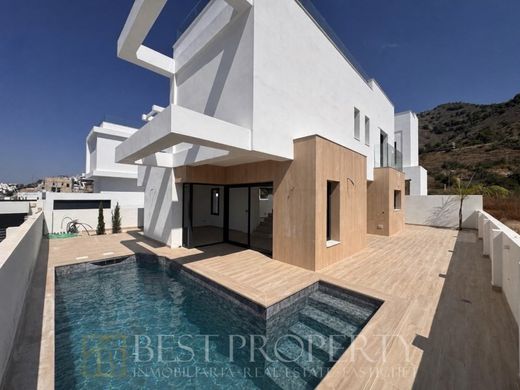 Luxury House for sale in Nerja, 775 000 €, Photo 1
