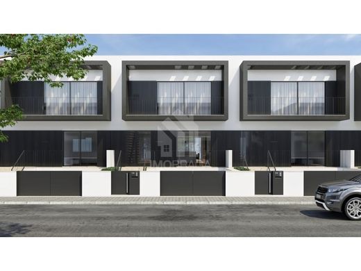 Maison de luxe à vendre à Braga, 499 000 €, Photo 2