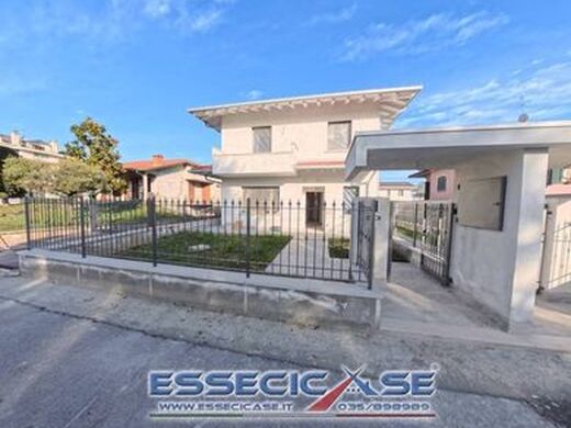 Luxury House for sale in Cologno Al Serio, 459 900 €, Photo 1
