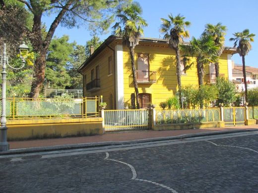 Luxury House for sale in Pietrelcina, 1 000 000 €, Photo 1