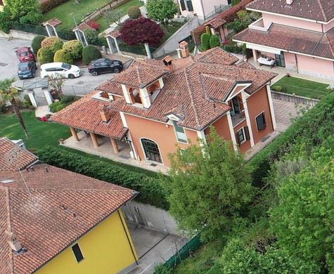 Luxury House for sale in Fossano, 790 000 €, Photo 1