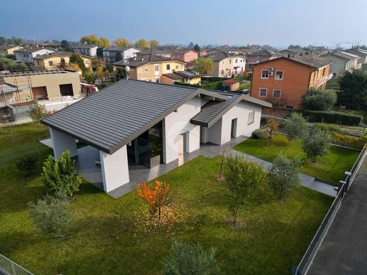Luxury House for sale in Cazzago San Martino-Calino, 1 600 000 €, Photo 1
