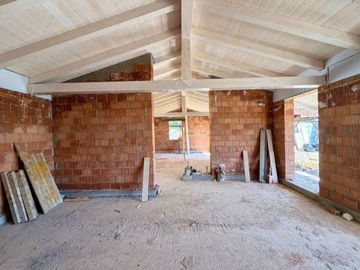 Luxury House for sale in Sarzana, 430 000 €, Photo 1