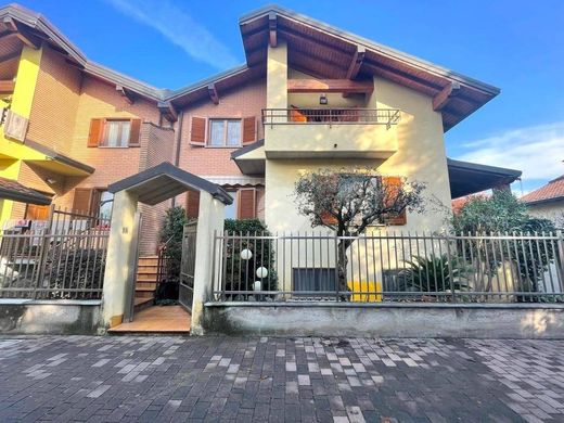 Luxury House for sale in Boffalora Sopra Ticino, 495 000 €, Photo 1
