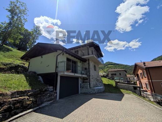 Luxury House for sale in Schignano, 478 000 €, Photo 1