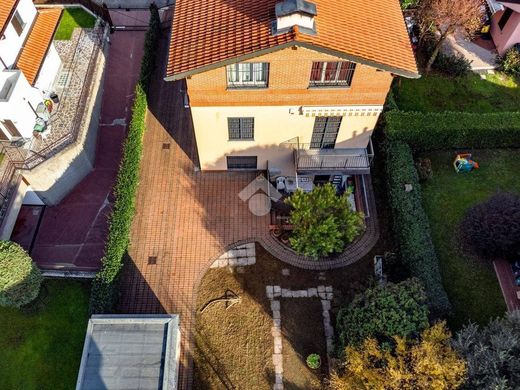 Luxury House for sale in Bollate, 840 000 €, Photo 1