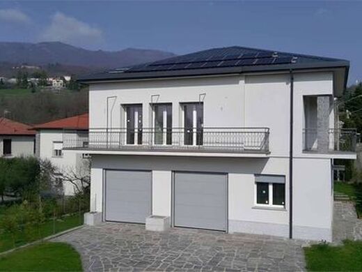 Luxury House for sale in Gavirate, 620 000 €, Photo 1