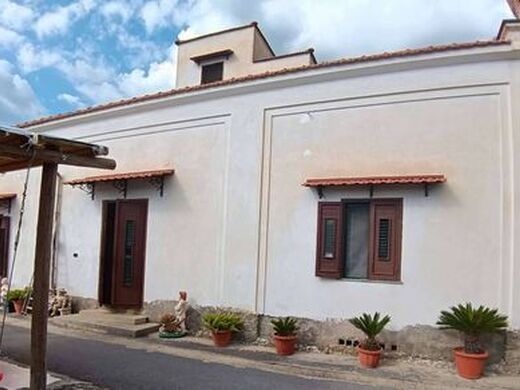 Luxury House for sale in Sarno, 599 000 €, Photo 1