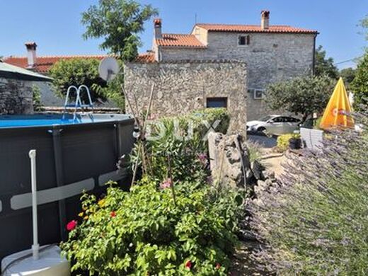 Maison de luxe à vendre à Barban, 480 000 €, Photo 2
