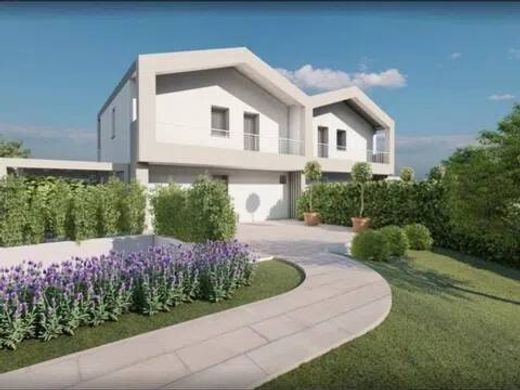 Luxury House for sale in Cesena, 690 000 €, Photo 2