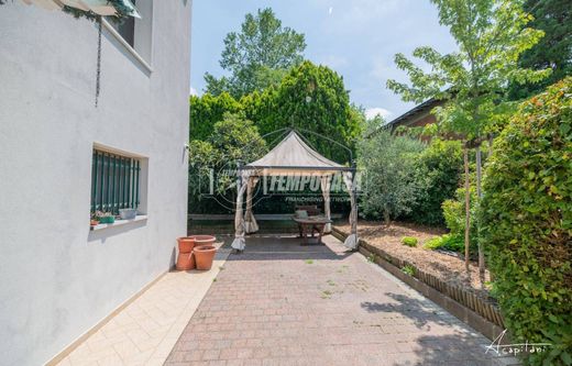 Maison de luxe à vendre à Modena, 610 000 €, Photo 2