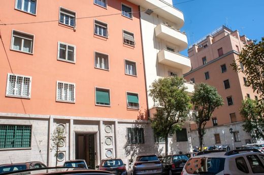 Luxury Apartment for sale in Rome, 2 040 000 €, Photo 2