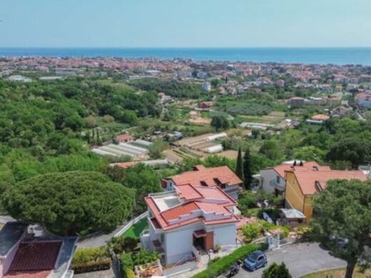 Maison de luxe à vendre à Loano, 649 000 €, Photo 2