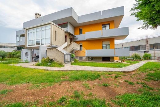Luxury House for sale in Lavagno, 1 100 000 €, Photo 4