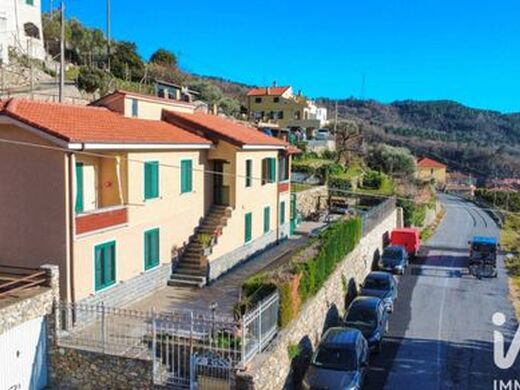 Luxury House for sale in Calice Ligure, 700 000 €, Photo 1