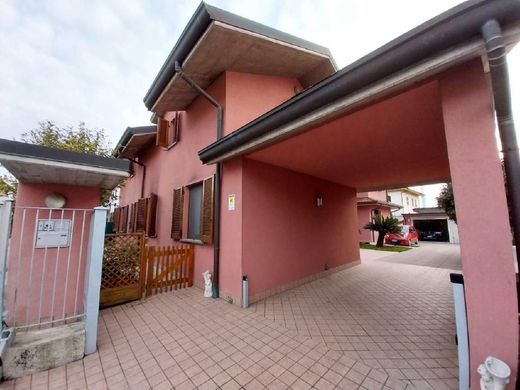 Luxury House for sale in Cassano d'Adda, 750 000 €, Photo 1