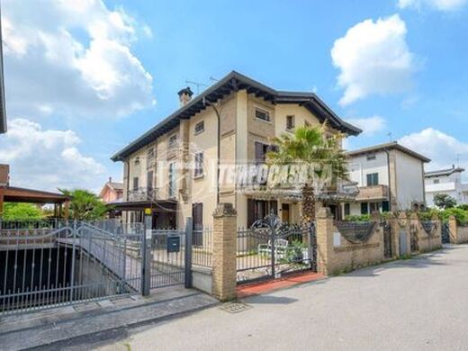 Luxury House for sale in San Pietro In Casale, 630 000 €, Photo 1