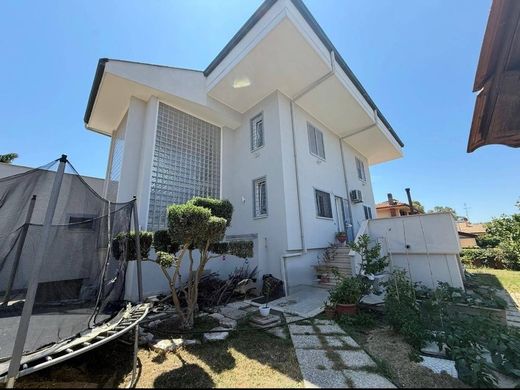 Luxury House for sale in Rome, 935 000 €, Photo 1