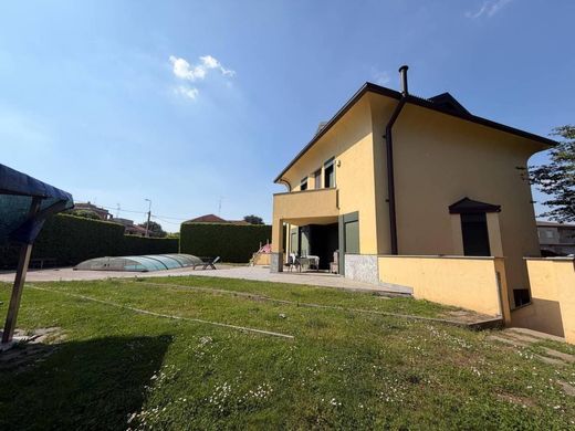 Luxury House for sale in Castellanza, 895 000 €, Photo 1