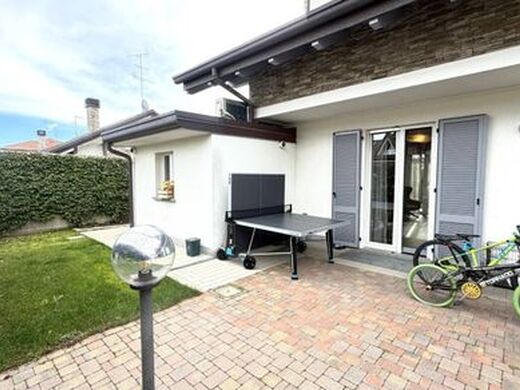 Luxury House for sale in Cogliate, 480 000 €, Photo 4