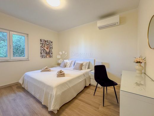 Maison de luxe à vendre à Dugi Rat, 1 390 000 €, Photo 5