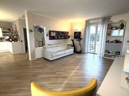 Luxury House for sale in Cogliate, 480 000 €, Photo 7