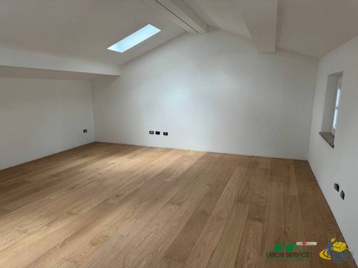 Luxury Apartment for sale in Parma, 740 000 €, Photo 7
