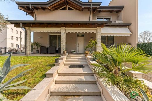Luxury House for sale in Sordio, 800 000 €, Photo 1