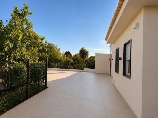 Luxury House for sale in Pompei, 595 000 €, Photo 1