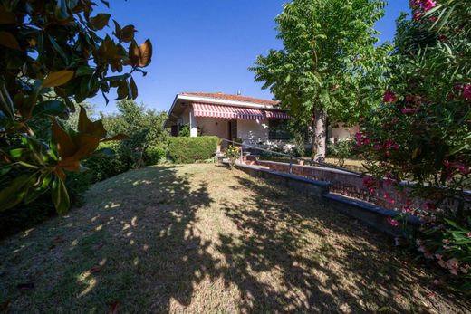 Luxury House for sale in Parma, 409 000 €, Photo 1