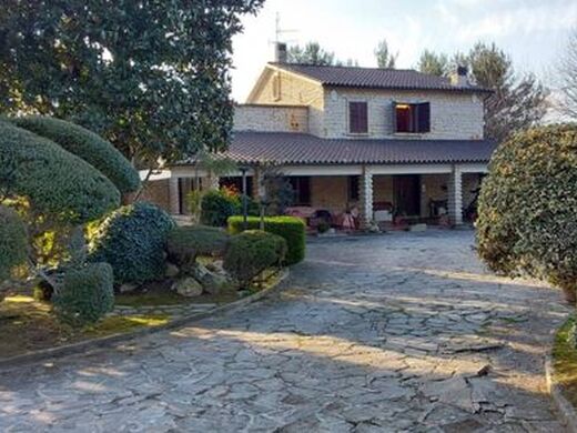 Luxury House for sale in San Severino Marche, 690 000 €, Photo 1