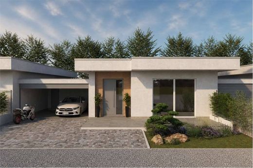 Luxury House for sale in Gerenzano, 450 000 €, Photo 1