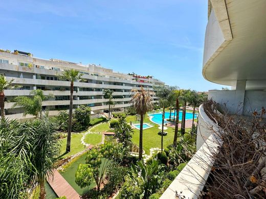 Luxury Apartment for sale in Marbella, 1 075 000 €, Photo 1