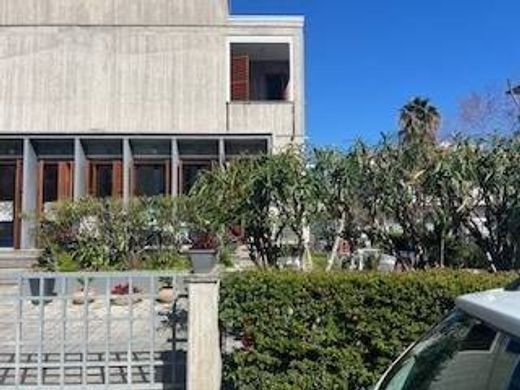 Luxury House for sale in Alba Adriatica, 650 000 €, Photo 2