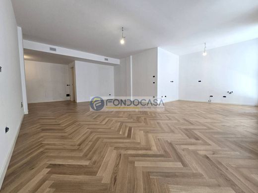 Luxury Apartment for sale in Pavia, 680 000 €, Photo 3