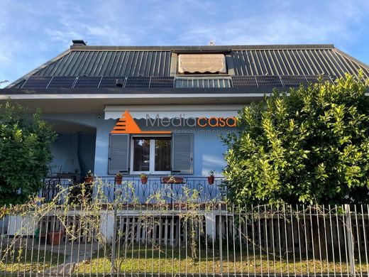 Luxury House for sale in Inzago, 679 000 €, Photo 1