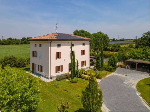 Luxury House for sale in Carpi Centro, 820 000 €, Photo 1