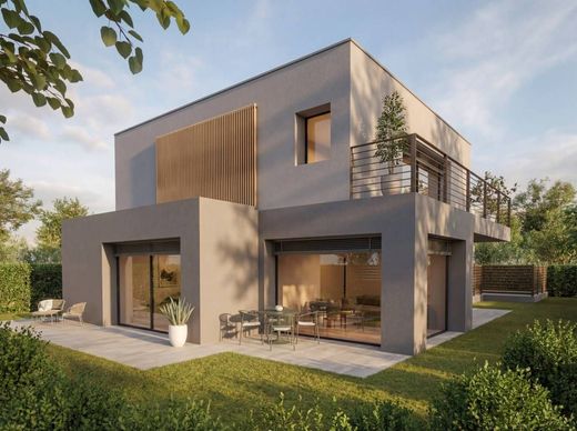 Luxury House for sale in Castellarano, 790 000 €, Photo 1