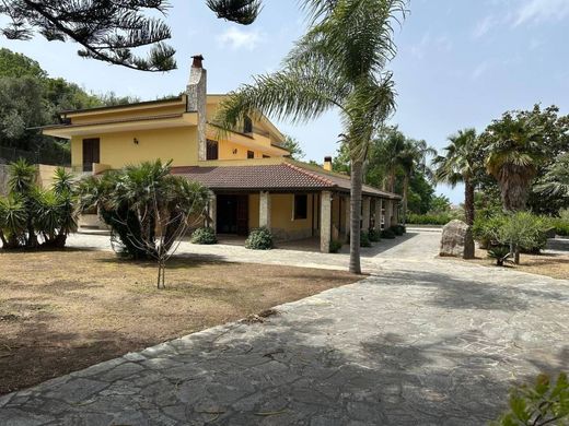 Luxury House for sale in Barcellona Pozzo Di Gotto, 830 000 €, Photo 1
