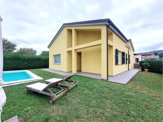 Luxury House for sale in Sarzana, 549 000 €, Photo 1